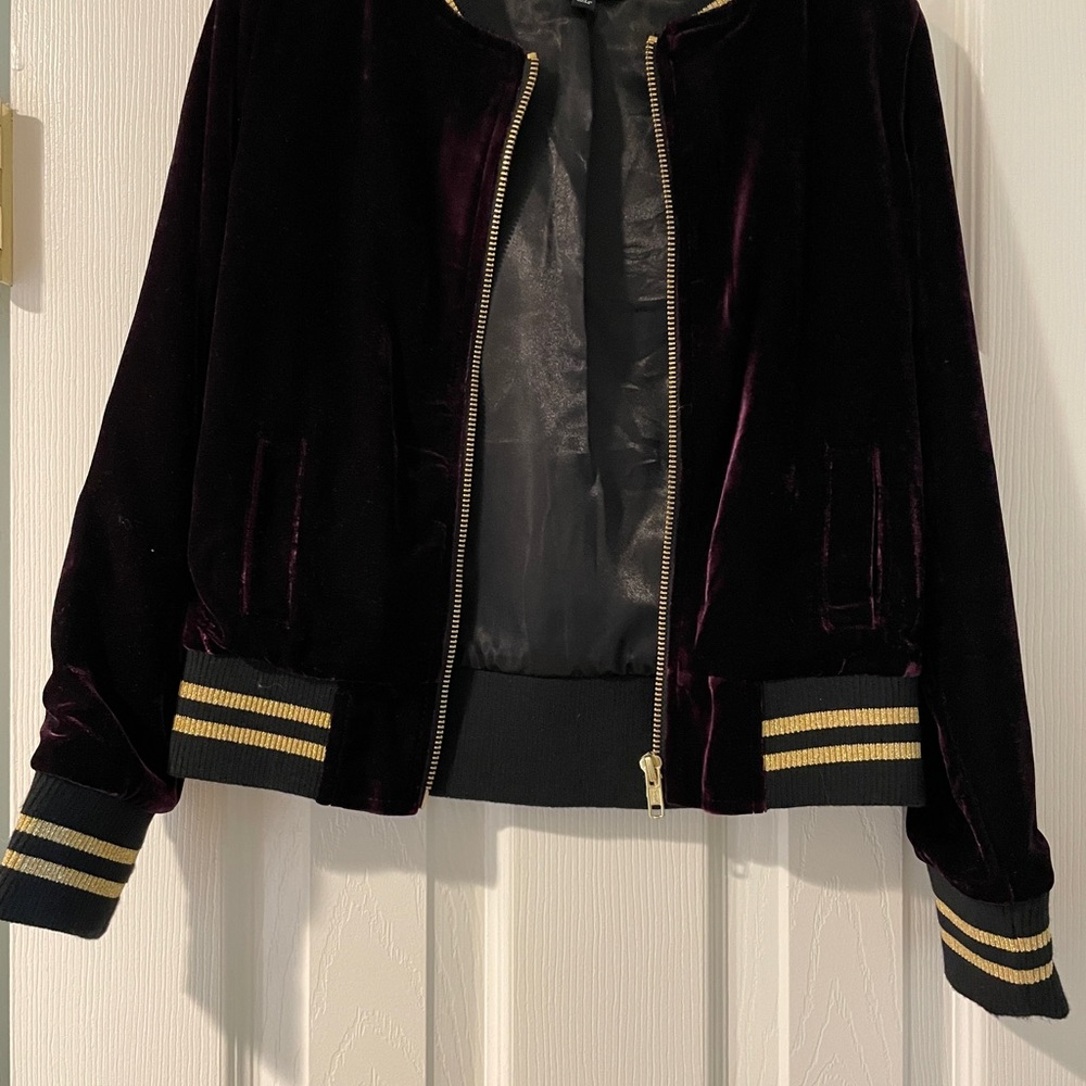 Girls Dark Velvet Zip Up Jacket Size 7-8; worn a few times. Excellent condition